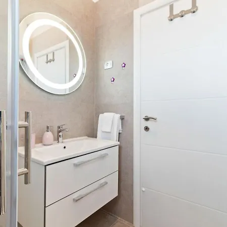 Serene Holiday In Novigrad With Private Pool *