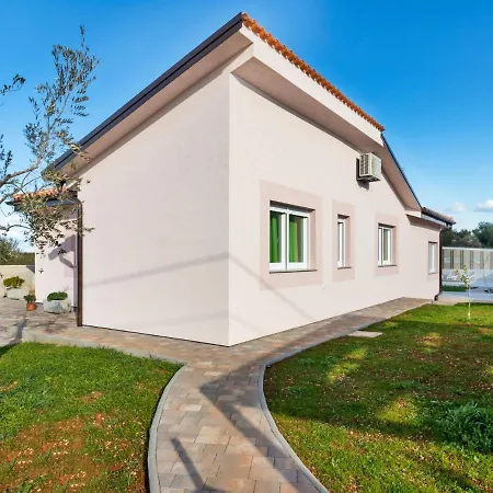 Serene Holiday In Novigrad With Private Pool * Novigrad Istria